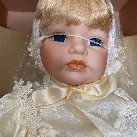 authentic antique porcelain doll - Picture 2 of 3